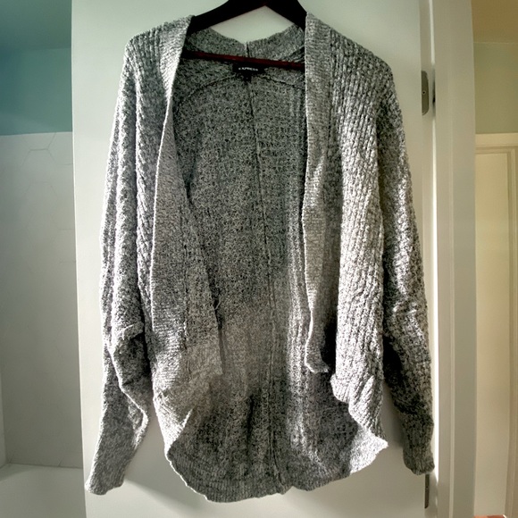 Slouchy cardigan. - Picture 2 of 3